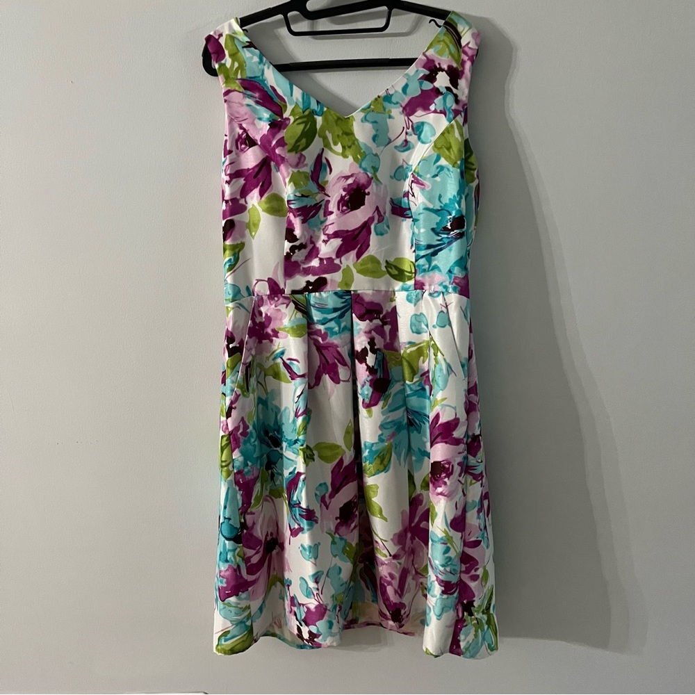 R&K Original FLORAL WATER COLOR DRESS- Size 14 with side pockets!!